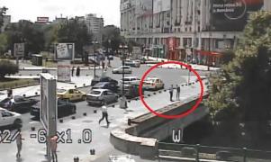 Un bărbat a pierdut toţi banii la păcănele, a distrus aparatul, apoi a bătut o femeie nevinovată pe stradă, în Bucureşti (Video)