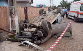 Copil mort într-un accident de mașină, în Băcești
