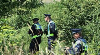 Tânăr salvat într-o pădure din Botoşani, la nici 10 minute după ce şi-a sunat soţia să-şi ia adio