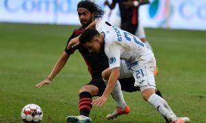 Arbitrul partidei, lovit cu o petardă în cap