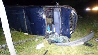 Mircobuzul cu români răsturnat în șanț