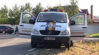 Poliția anchetează locul unei crime
