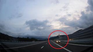 Șoferul filmat pe contrasens