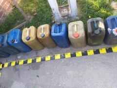 Bărbat din Gorj prins cu soţia la furat. Cu peste 200 de litri de combustibil în portbagaj, se îndreptau spre casă