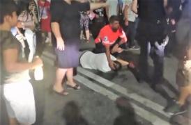 Un bărbat şi-a lovit soţia la un concert, bătut apoi măr de cumnat, pe ritmuri de muzică populară