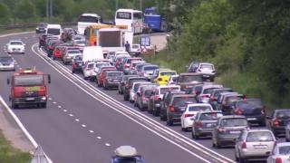 Primarul din Comarnic vrea vignetă pentru mașinile înmatriculate în București și Ilfov