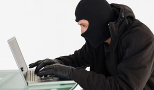 Sediul Poliţiei Cornu a fost spart de hoţi care au furat probele dintr-un dosar