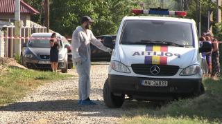 Dublă crimă la Vaslui. Soţ şi soţie ucişi în casă, autorul a făcut să pară că cei doi s-au omorât între ei