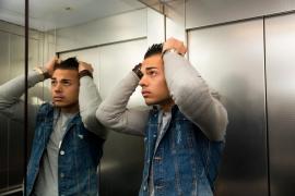 Hoţ de apartamente român prins după ce a rămas blocat în lift, la Roma. Nervos, urla să fie scos mai repede