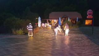 Pagubele produse de inundaţii sunt uriaşe