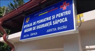 Panoul de la intrarea în Spitalul Săpoca din Buzău