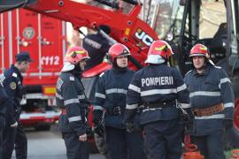 Apel la 112: "Incendiu mare, veniţi repede, e un bebeluş de 3 luni înăuntru!". Trei maşini de pompieri şi SMURD-ul au pornit în viteză