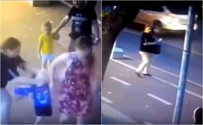 Captură foto cu momentul în care băieţelul este atacat