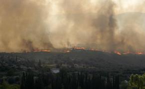 Se menţine riscul incendiilor în mai multe zone din Grecia
