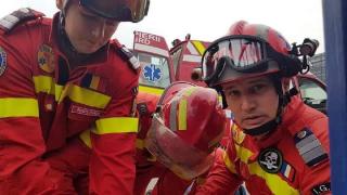 Muncitorul a fost prins sub pământ într-un şanţ adânc de patru metri