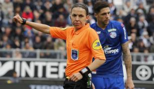 Frappart a debutat ca arbitru în Ligue I în acest an