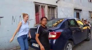 Mama copilului adusă de polițiști acasă