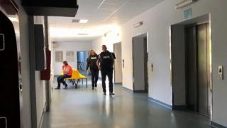 Pacient înarmat la spitalul judeţean Botoşani, un bărbat a intrat cu un pistol în salon (Video)