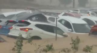 Imaginile dezastrului în Spania. Zeci de maşini sub ape, în câteva ore a plouat cât pentru 7 luni (Video)