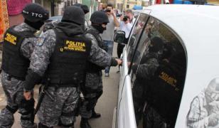 Procuror cercetat pentru moartea unui poliţist după o percheziţie