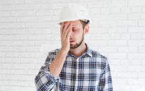 Un muncitor a paralizat activitatea la Inspectoratul de Poliție Județean Botoşani, dupa ce le-a taiat curentul, cu excavatorul