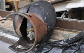 Un bărbat din Piteşti a ajuns la spital, după ce butelia cu care pârlea porcul a explodat