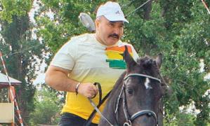 În urma descinderilor, oamenii legii au găsit în curtea familiei mai multe animale exotice