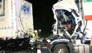 Doi şoferi români în pericol de moarte