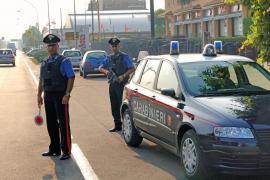 Un român din Italia va sta peste un an la puşcărie după ce a mituit carabinierii cu 200 de euro
