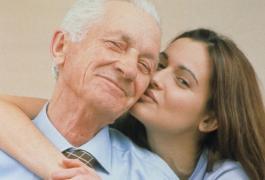 Roxana, o menajeră româncă, i-a luat unui bătrân italian cu retard mintal casa şi averea