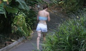 Femeie salvată de trecători din mâinile unui bărbat care încerca s-o batjocorească, într-un parc din Oradea