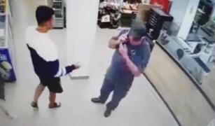 Un agent de pază a fost bătut de un tânăr de 19 ani, într-un magazin Profi din Deva