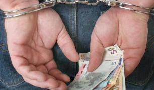 Magistraţii ar urma să decidă eventuala arestare a celor doi inculpaţi