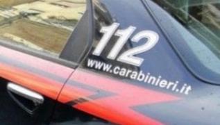 Românca a fost bătută şi ameninţată cu pistolul