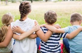 Cinci copii, jefuiţi într-un parc din Oradea de un tânăr de 18 ani