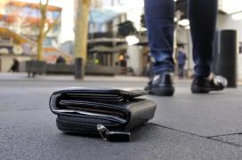 Sumă importantă de bani, găsită în apropierea unui poligon auto din Piteşti