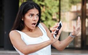 Tânără de 18 ani trasă într-o maşină, de pe stradă, în Argeş. Fata s-a bătut din toate puterile şi a reuşit să fugă