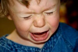 Copilaş român de 4 ani găsit plângând pe străzile din Cagliari, căutând cu disperare ajutor