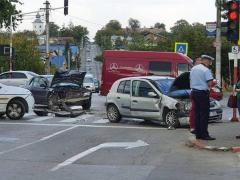 Accident violent provocat de o şoferită începătoare din Botoşani, care abia îşi luase carnetul