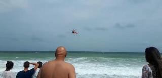 Un băiat de 17 ani a dispărut în mare, la Vama Veche. Din cauza valurilor mari, salvamarii nu au reuşit să ajungă la el (Video)