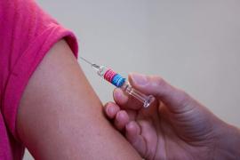 Specialiştii recomandă vaccinarea şi luarea altor măsuri de protecţie