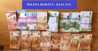 Oamenii legii au recuperat sume importante de bani