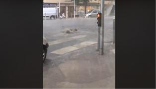 Turiştii, uimiţi de artezienele formate ad-hoc