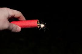 Trei tineri români din Italia, mutilați pe viață din cauza petardelor