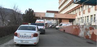 Bărbatul şi-a înjunghiat soţia de cel puţin 10 ori