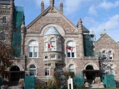 Românii plecaţi în concediu în Canada au fost prinşi la furat