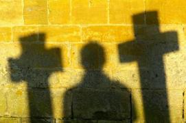 Un tată a găsit sicriul fiului său deschis