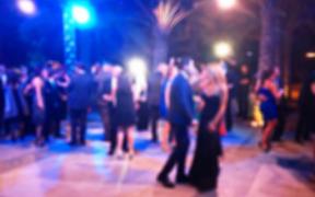 Femeia de 50 de ani s-a prăbuşit în mijocul petrecăreţilor, după ce a suferit un atac cerebral