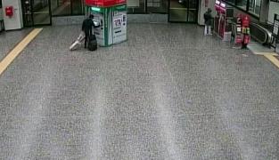 Automate de bilete măsluite de un român, în Itaila