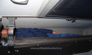 Turcul intenţiona să intre în România într-un camion cu mandarine